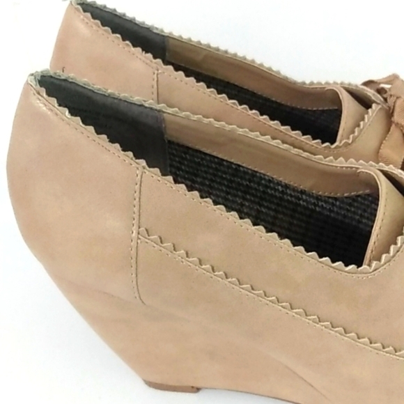 CROWN VINTAGE WEDGE HEEL ROUND TOE LACE UP PUMPS SIZE 8.5 NWT - Picture 5 of 11